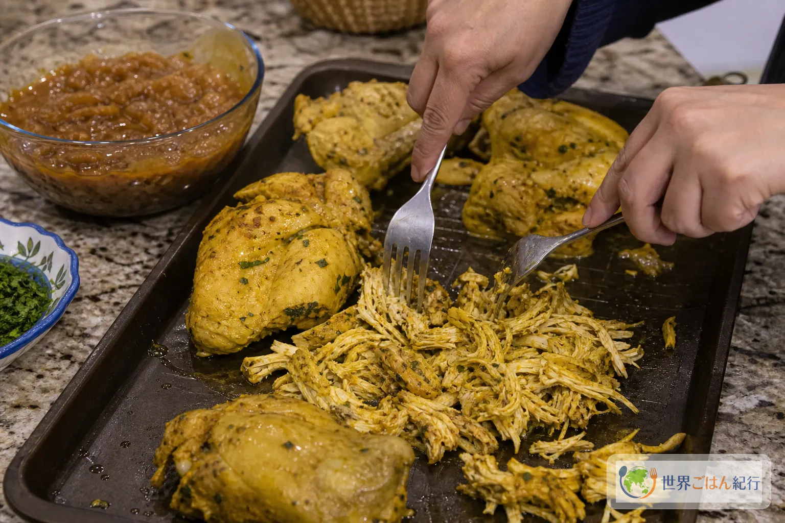 手順2: 鶏肉を粗くほぐす（8分）