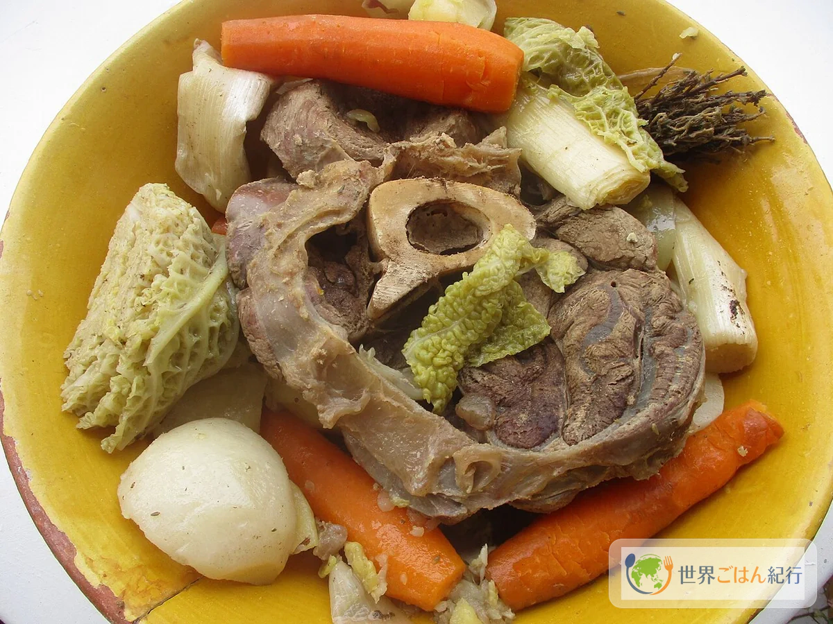 手順1: 肉を冷水に入れて火にかける（15分）