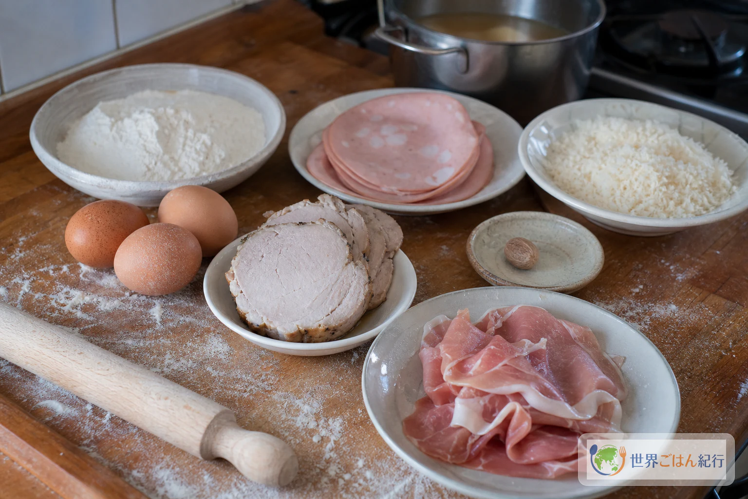 卵生地、豚肉、生ハム、モルタデッラ、チーズ、ナツメグを並べたトルテリーニの材料