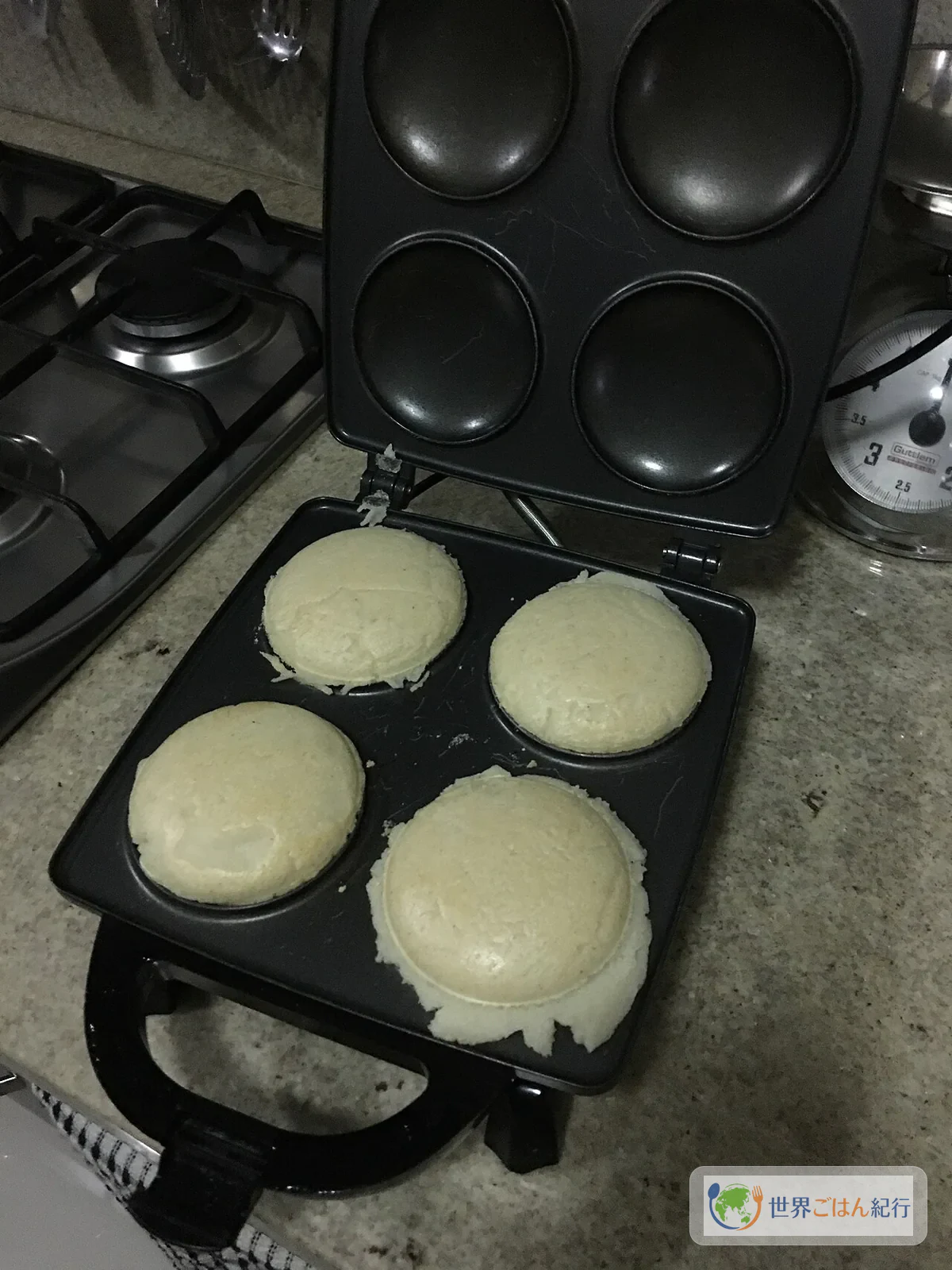 焼く前に丸く成形したアレパ生地