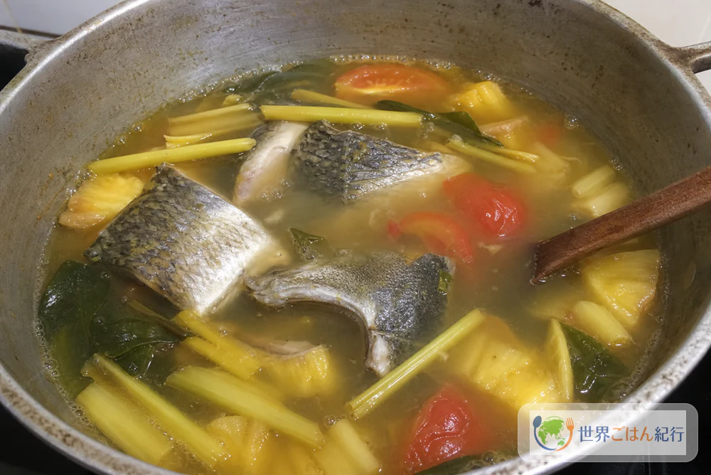 手順5: 魚を静かに煮る