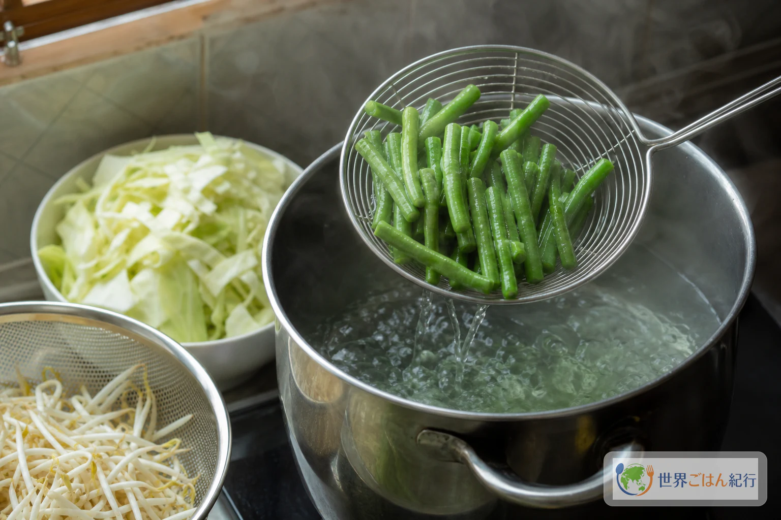 手順3: 野菜を別々に短くゆでる