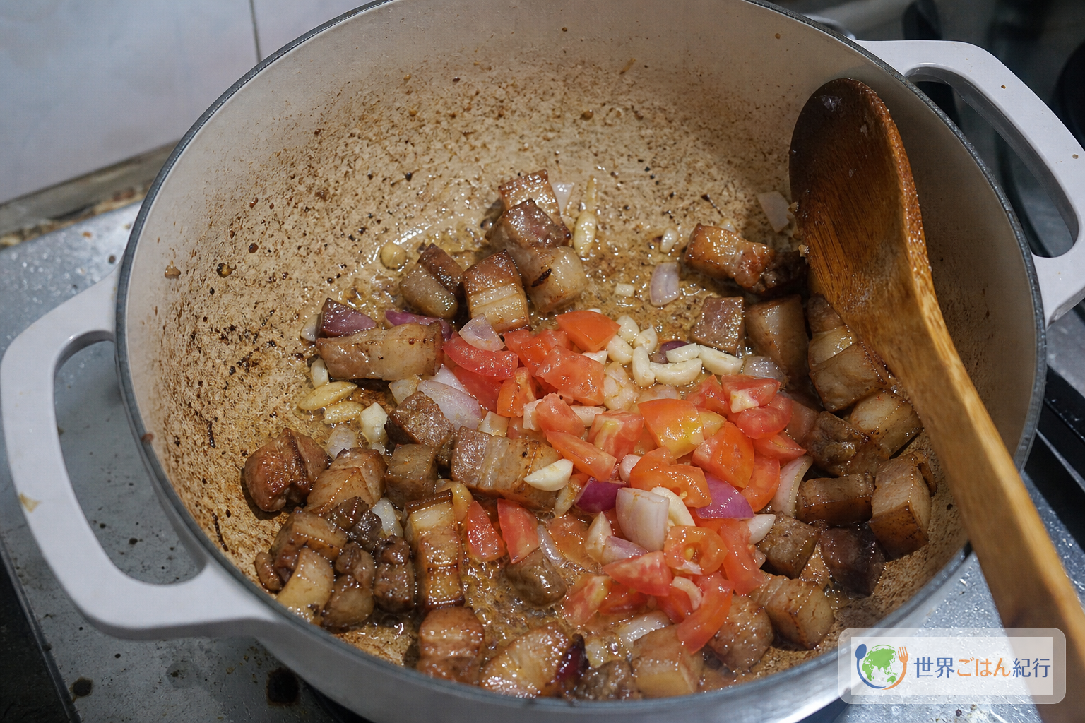 手順2: 豚肉と香味野菜を炒める