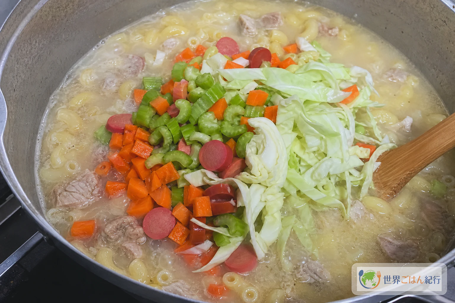 手順5: 野菜とソーセージを煮る