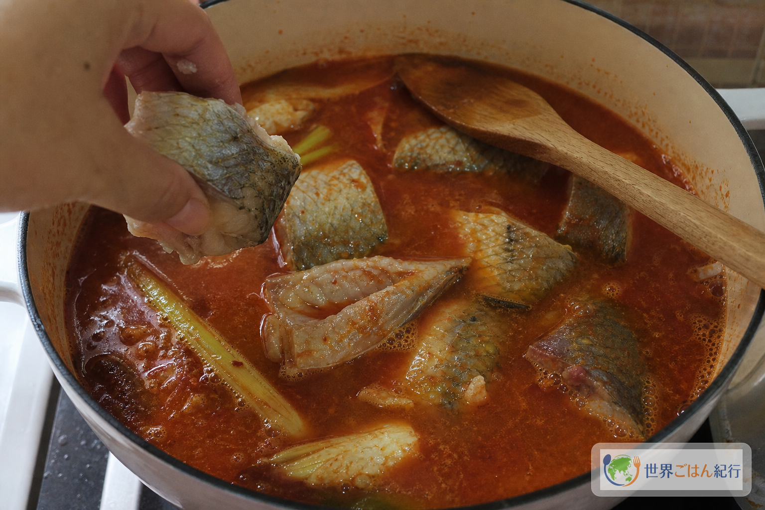 手順4: 魚を静かに煮る
