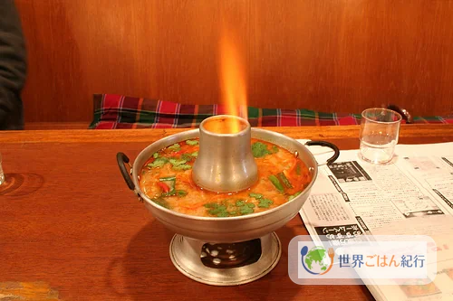 日本のタイ料理店で出されるトムヤムクン